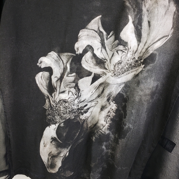 NWT RELIGION London 'We Live In Black' Skull Tattoo Graphic Print Tee size M - Picture 12 of 12